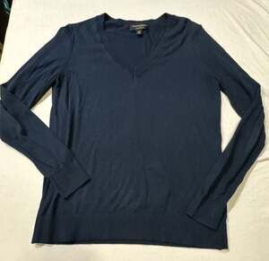N#566 Banana Republic Forever V-Neck Sweater in Navy Blue